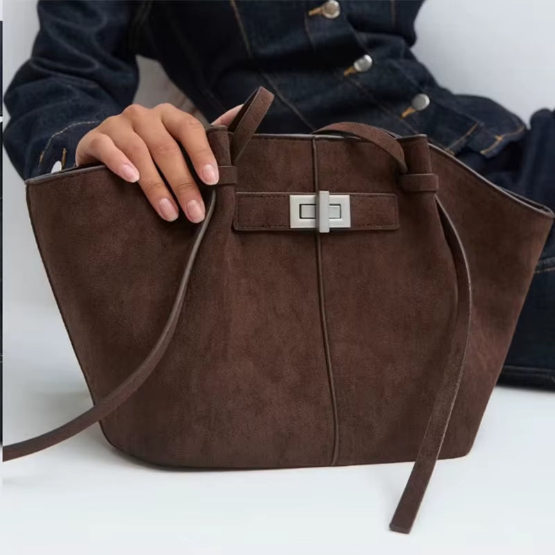 Fashionable, Lightweight, Large Capacity Hand-Held Wing Bag, Commuting Bat Shaped High Street Handbag